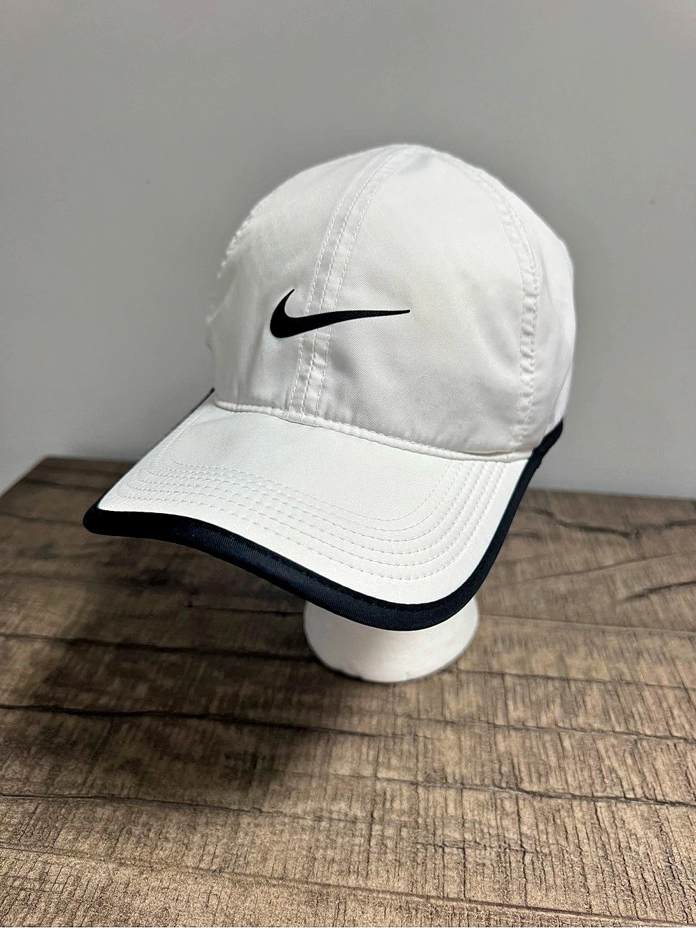 Nike Dri-FIT White & Black Hat O/S